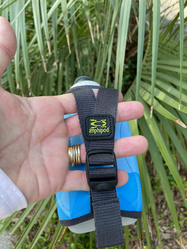 Amphipod Hydraform Chiller Bottle has an adjustable hand strap.