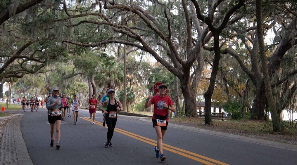 Picture of racers in the Best Damn Race Half Marathon in Safety Harbor, Florida.