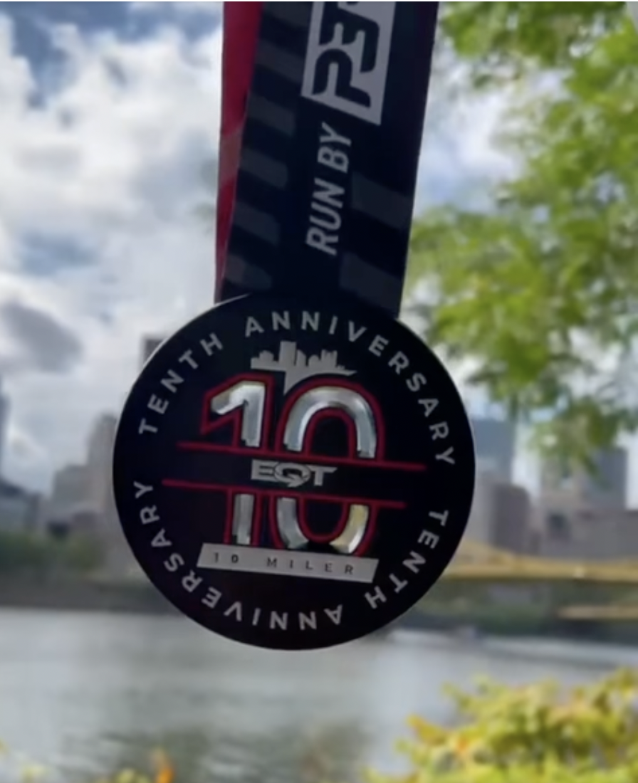 2022 EQT Pittsburgh 10 Miler medal.